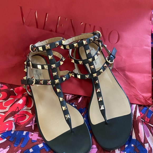 Valentino Garavani Shoes - Valentino Garavani -Rockstud FlatThong Sandals, Black Size 37